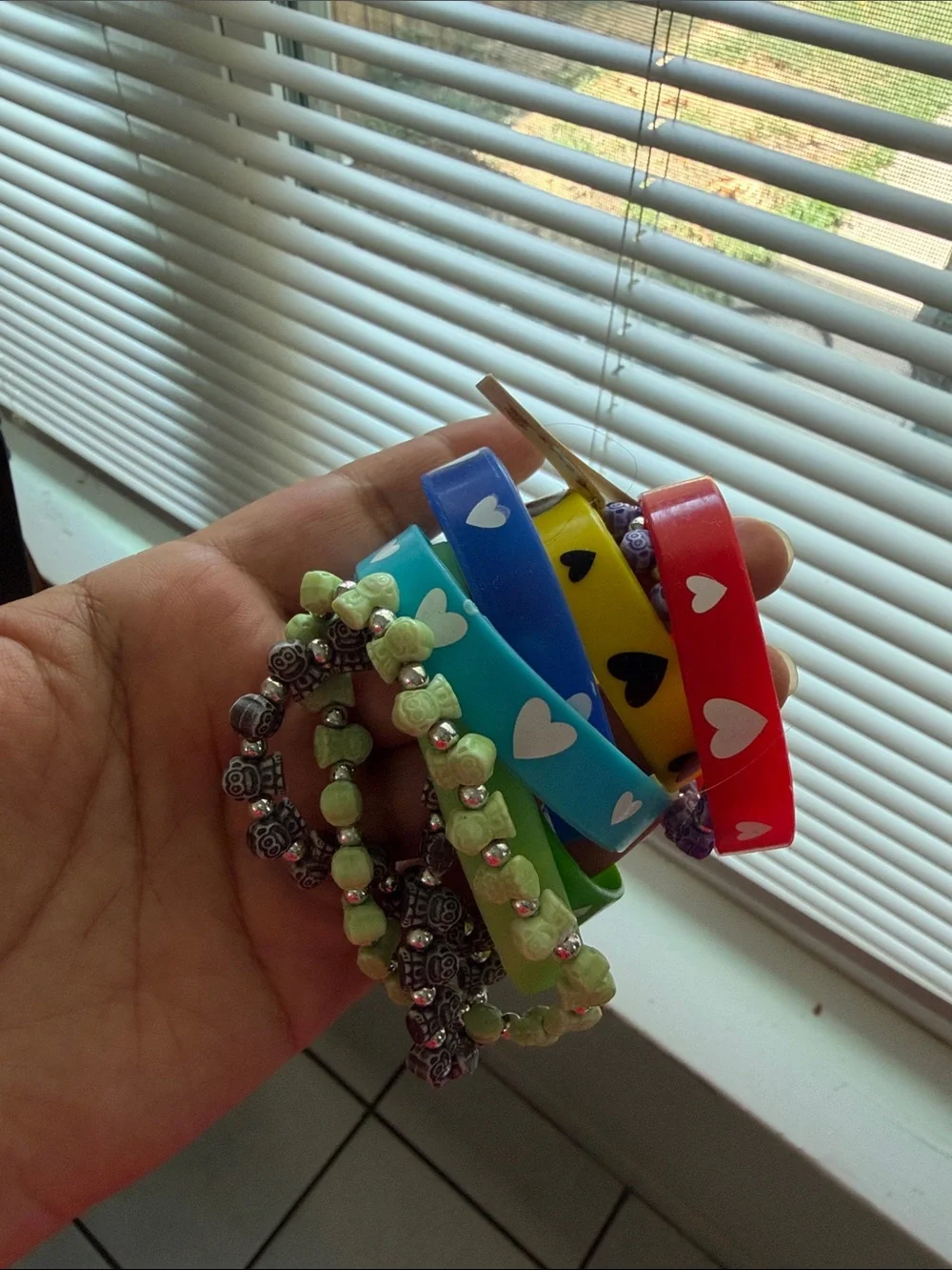 ✨ 5 SUNGLASSES + FUN STACKABLE BRACELETS! ✨